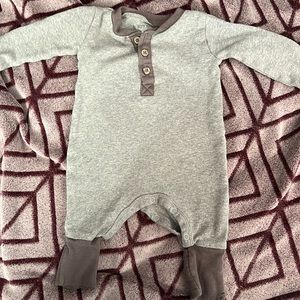 Great shape Burt’s bee’s new born outfit